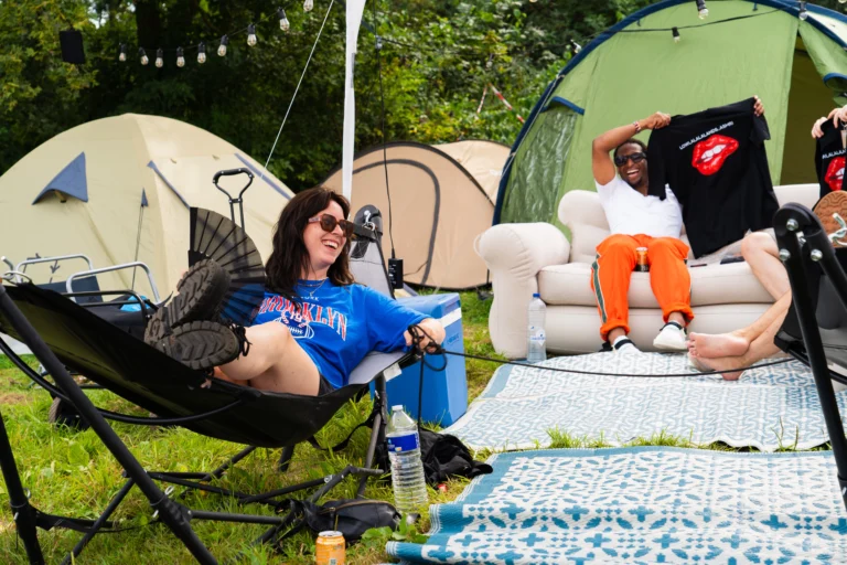 Campinggasten aan het relaxen.